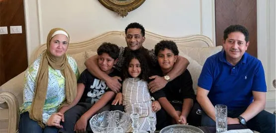 تصالح بين نجل محمد رمضان وأسرة الطفل يطوي صفحة واقعة النادي