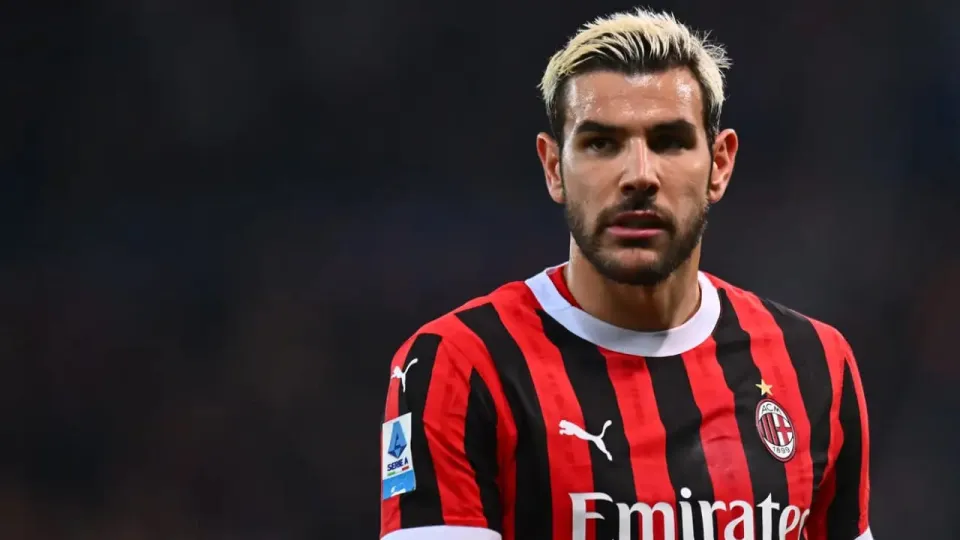 ثيو هيرنانديز يرتدي قميص الهلال في صفقة ضخمة