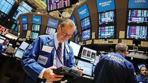  البورصة الأمريكية تُحلق عالياً: مؤشرات الأسهم الأمريكية تقترب من كسر حاجز تاريخي جديد