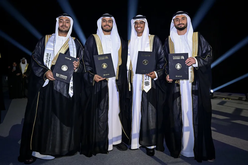 جامعة خليفة تحتفي بإنجازات 1112 خريجا من دفعة 2025