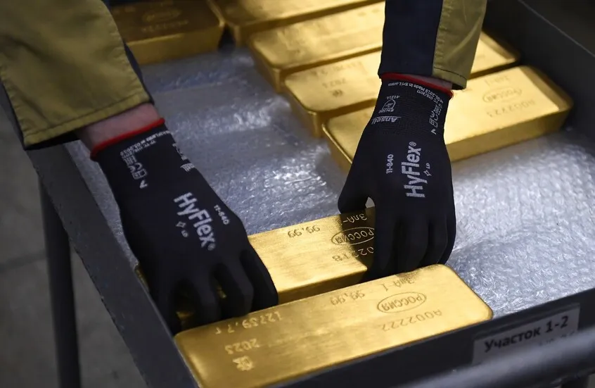 أسعار الذهب تتراجع مع تهدئة المخاوف من تدخل أمريكي في صراع إسرائيل وإيران