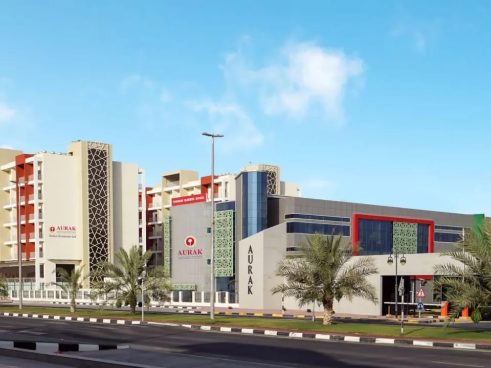 الجامعة الأمريكية في رأس الخيمة تحقق تقدماً لافتاً في خفض الانبعاثات الكربونية الجامعة الأمريكية