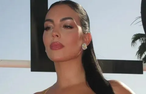 السعودية: لحظات رومانسية تجمع بين جورجينا وكريستيانو في الرياض خلال عطلة الصيف