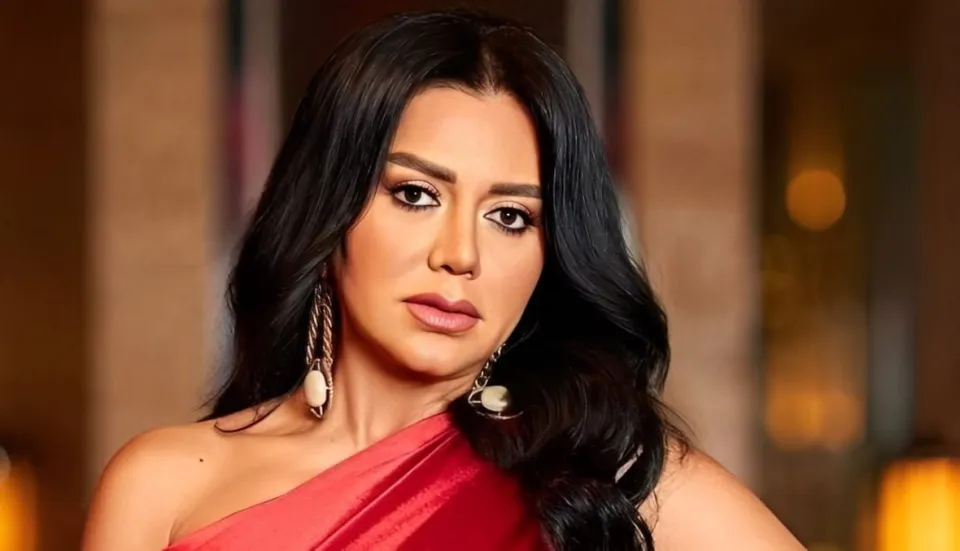 رانيا يوسف ترد على مشاهد الرقص في "جريمة منتصف الليل": "مش راقصة محترفة"