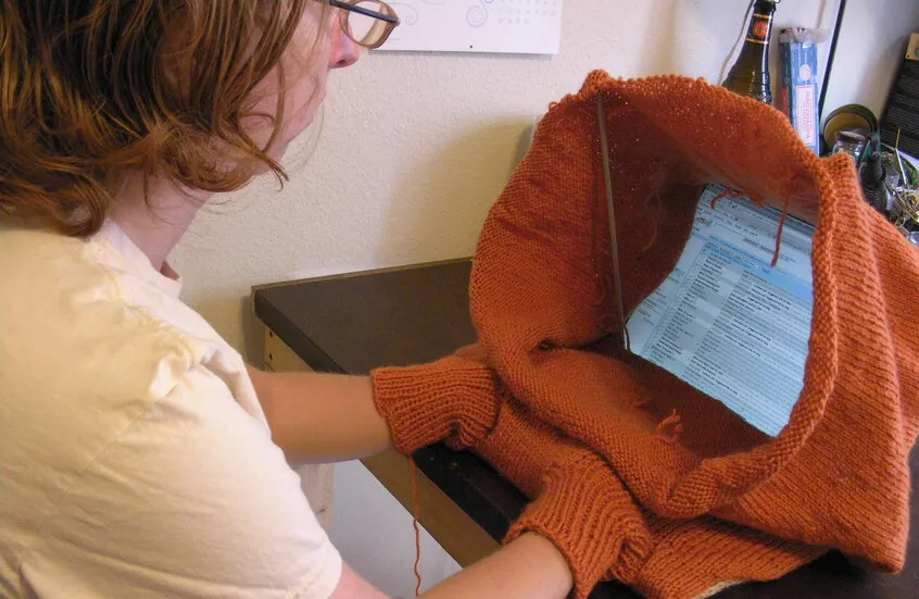 تحذير طبي: الإفراط في استخدام الأجهزة الإلكترونية قد يسبب جفاف العين وضعفاً مؤقتاً في البصر