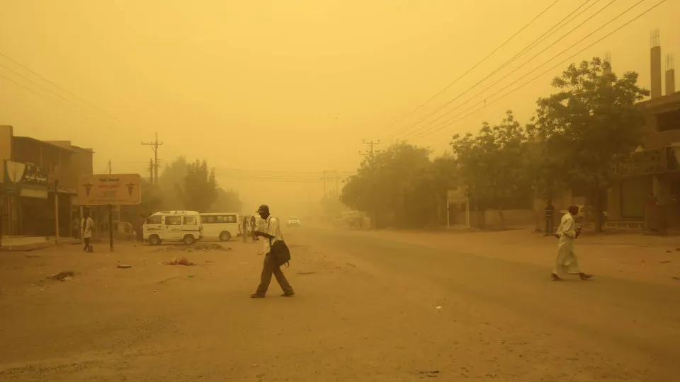 "الأرصاد" تنبّه من أتربة مثارة ورياح نشطة على نجران ومحافظاتها