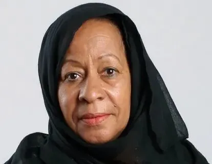 وفاة الفنانة الإماراتية «رزيقة الطارش» عن عمر 71 عامًا