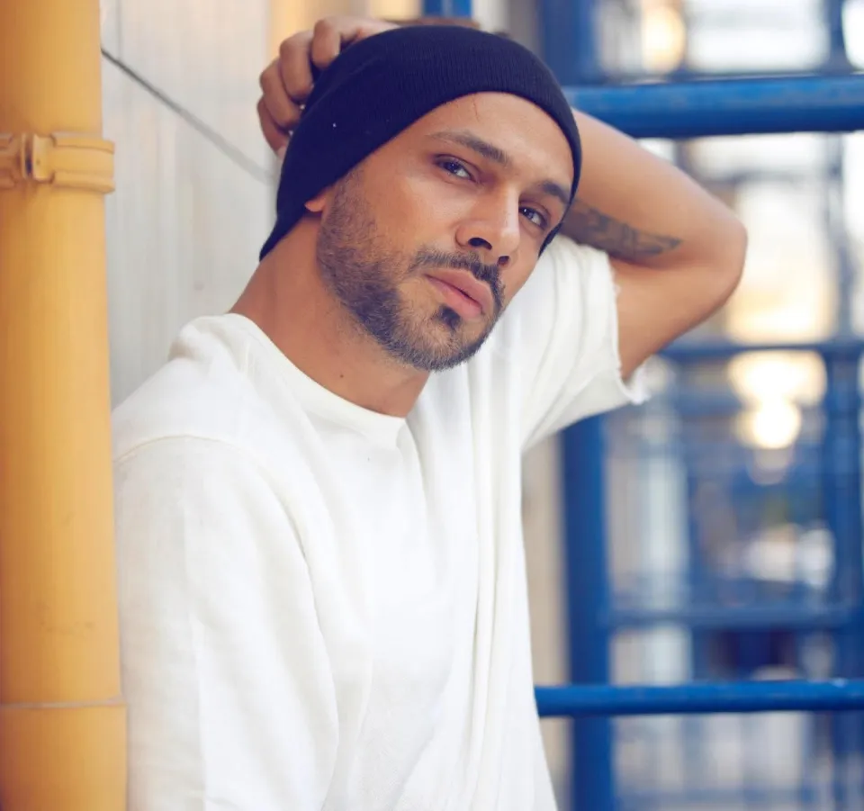 فيلم عليا الطرب بالتلاته يتصدر الترند بعد 18 عامًا.. بسبب امسحوه لما أموت