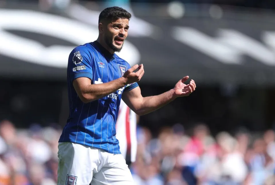 سام مرسي يقترب من الدوري الكويتي ويرحل عن الدوري الإنجليزي