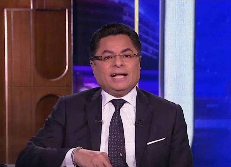 الإعلامي خالد أبو بكر يتوقف عن البث المباشر لأسباب صحية طارئة