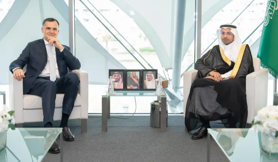 السعودية: السفير الأوروبي يقوم بزيارة رسمية لمكتبة الملك فهد الوطنية لتعزيز التبادل الثقافي