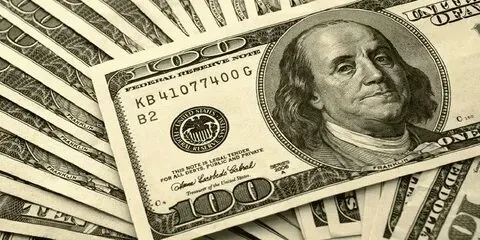 الدولار يُحلق عاليًا وسط ترقب المستثمرين لقرار المركزي