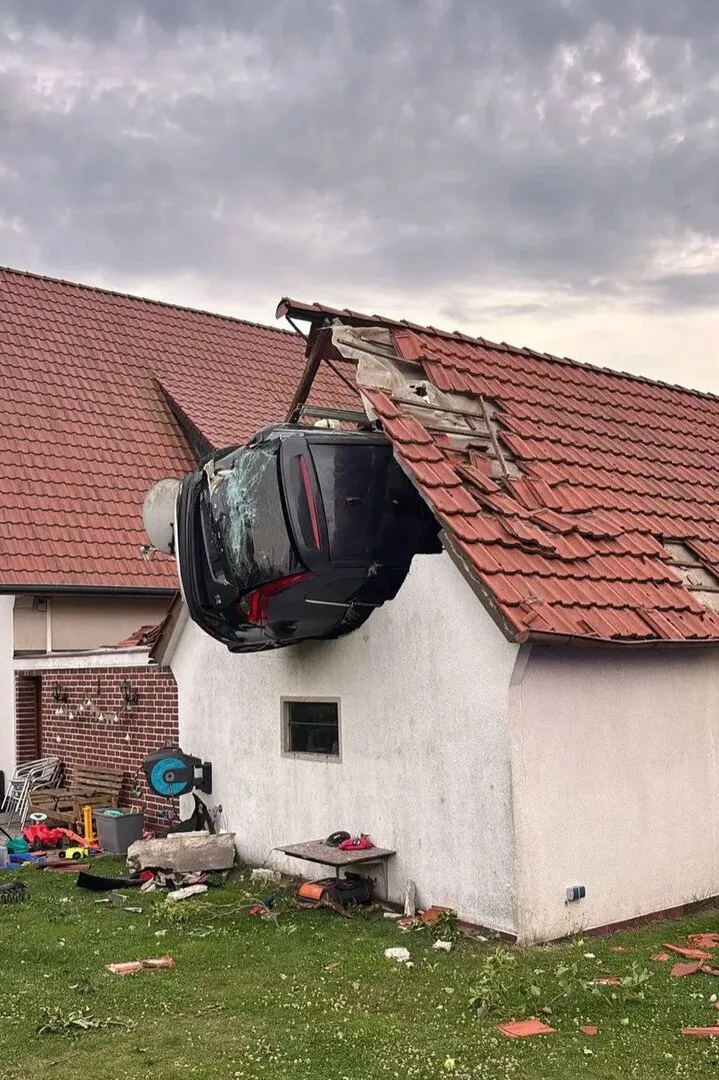 سيارة تطير وتصدم طفلًا في ألمانيا بحادث غريب ومروع