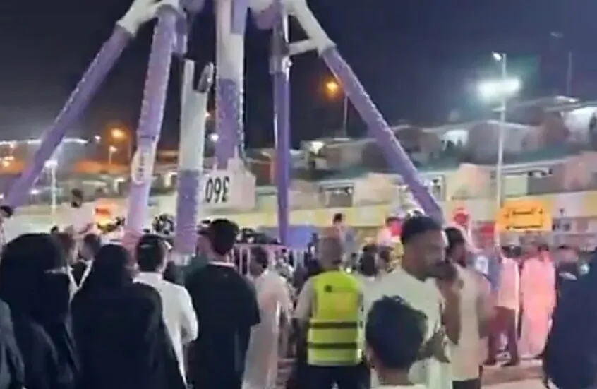 سقوط لعبة في ملاهي الطائف يُصيب 23 شخصاً بينهم فتيات سقوط لعبة في ملاهي الطائف يُصيب 23 شخصاً بينهم فتيات