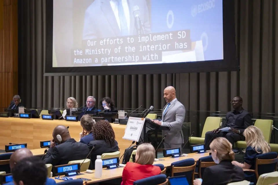 الإمارات تجدد