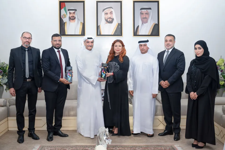 حاكم الفجيرة يستقبل الفائزين بجوائز المهرجان العربي للإذاعة والتلفزيون