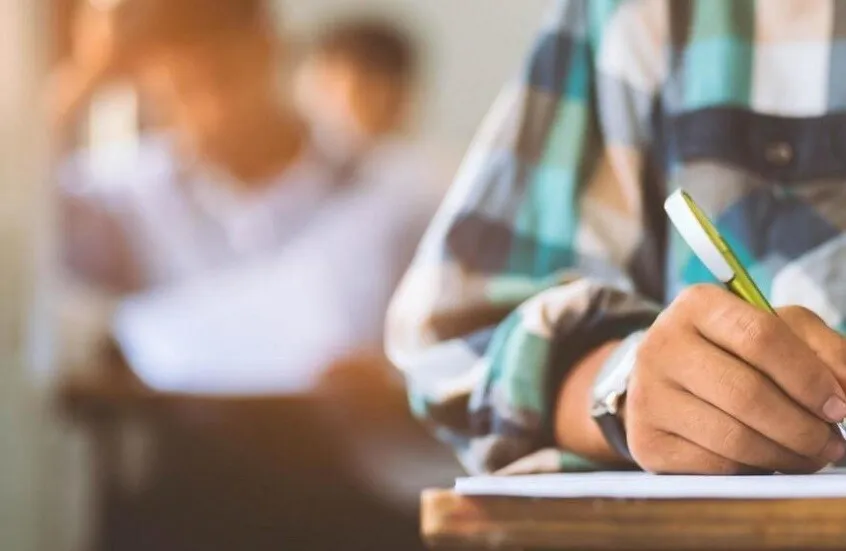 خبير اجتماعي يحذر من أزمة مجتمعية بعد نتائج التوجيهي 2025