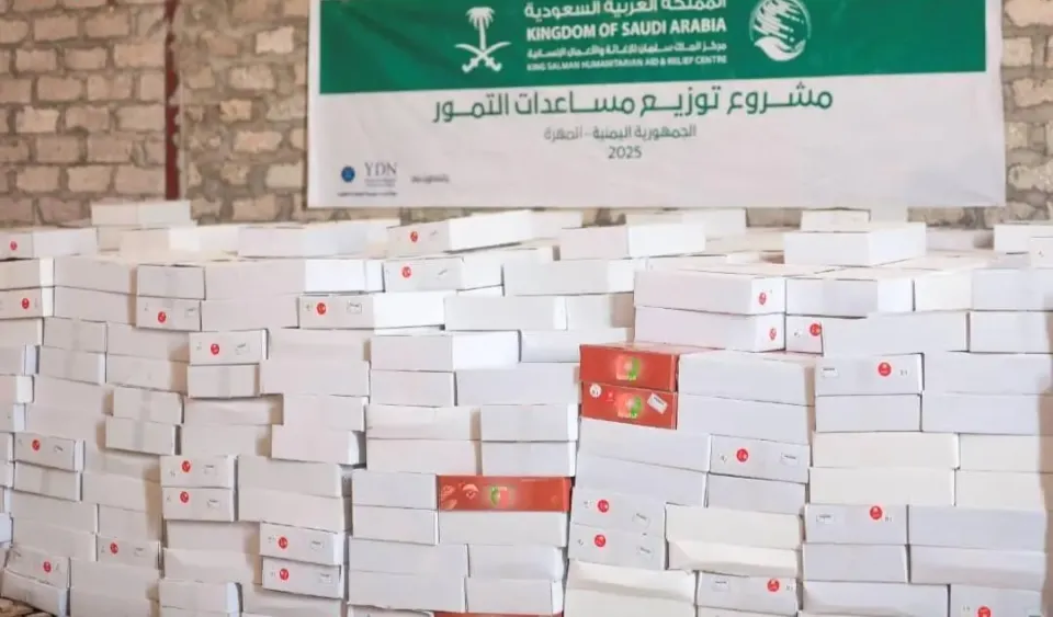 السعودية: مركز الملك سلمان للإغاثة يطلق حملة توزيع (6000) كرتونة من التمور بالمهرة