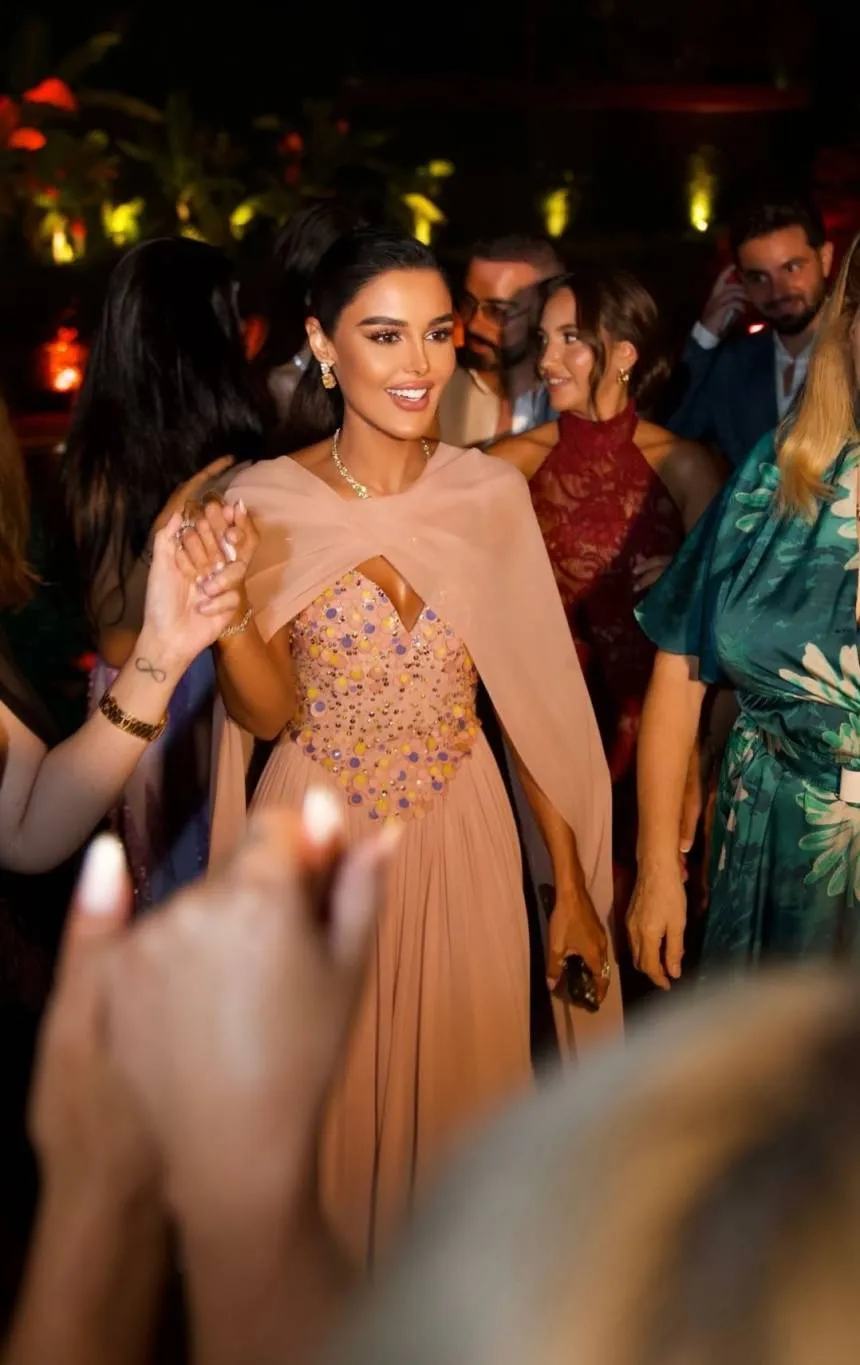 مريم رضا "مرمر" تخطف الأنظار بإطلالة ملكية في حفل ما قبل الزفاف مريم رضا "مرمر" تخطف الأنظار بإطلالة ملكية في حفل ما قبل الزفاف