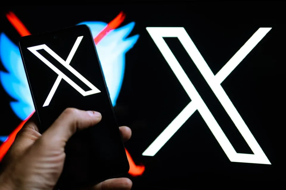 منصة X تدمج
