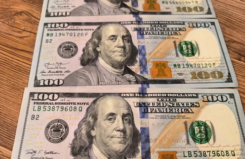 العراق يعلن خطة لجذب 250 مليار دولار استثمارات خلال عامين