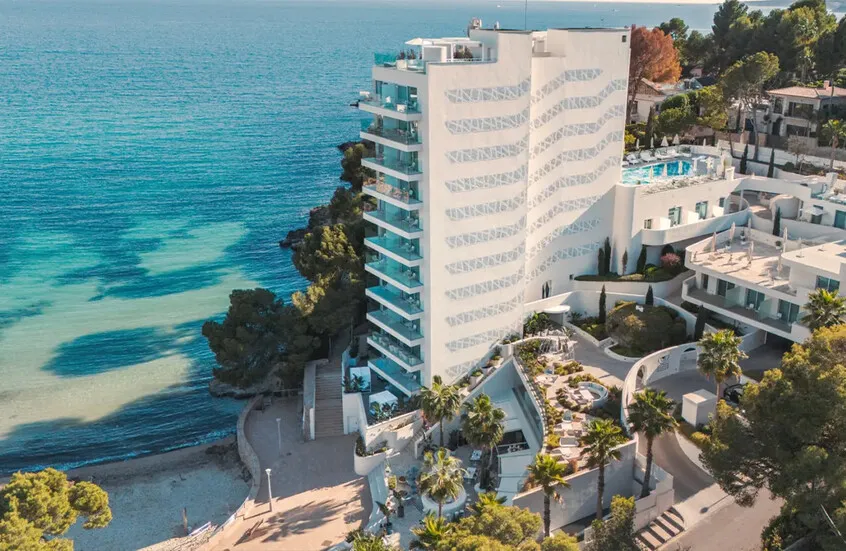 إصابة أكثر من 100 سائح بينهم أطفال بتسمم غذائي في فندق شهير