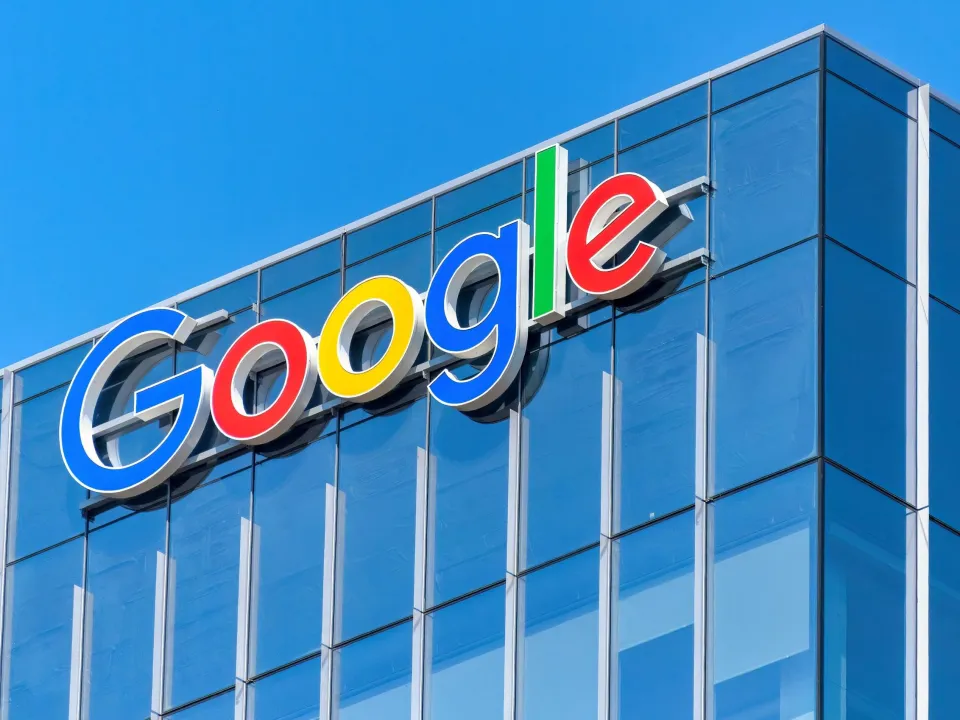 جوجل تعلن عن تسهيل انتقال مستخدمي آيفون إلى سلسلة هواتف بيكسل 10 بالاعتماد على الذكاء الاصطناعي جوجل تعلن عن تسهيل
