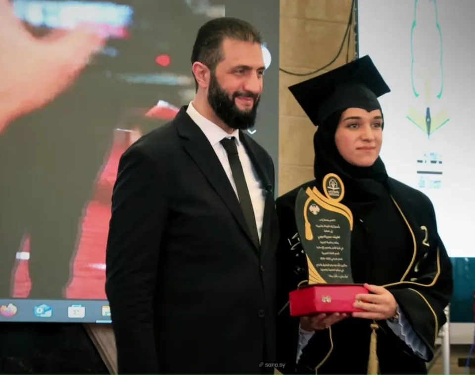 تفاعل واسع مع حضور الشرع لحفل تخرج زوجته لطيفة الدروبي