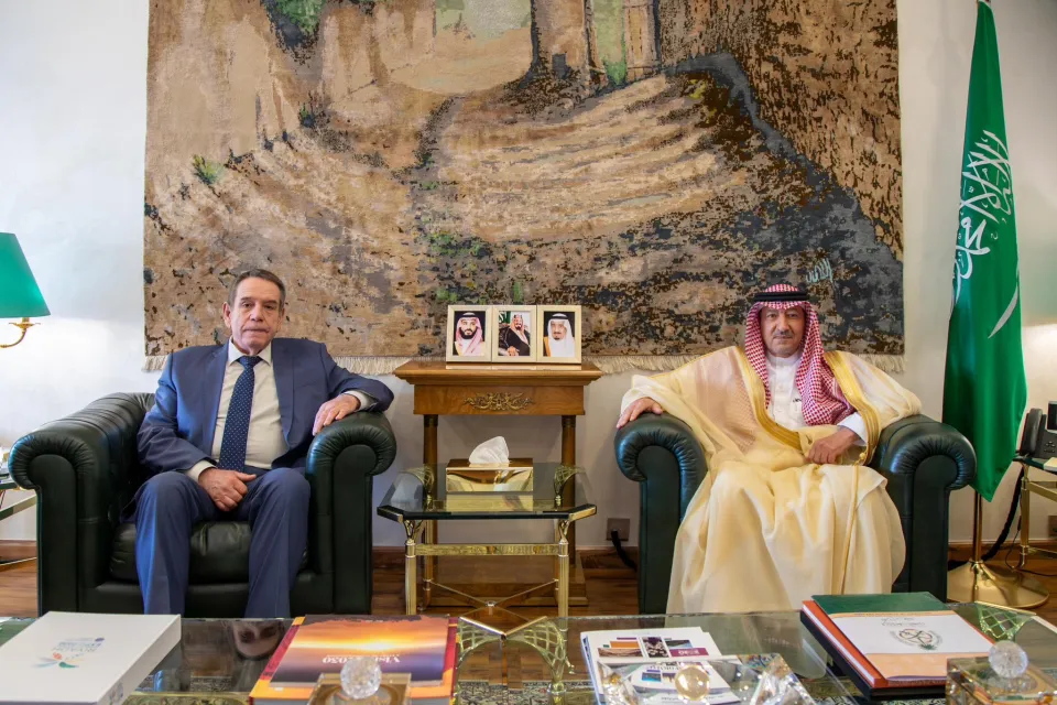 لقاء دبلوماسي بين نائب وزير الخارجية السعودي والقائم بالأعمال الأمريكي لقاء دبلوماسي بين نائب وزير الخارجية السعودي والقائم بالأعمال الأمريكي