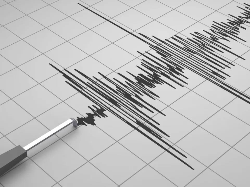 زلزال بقوة 4.9 درجات يضرب إندونيسيا زلزال بقوة 4.9 درجات يضرب إندونيسيا