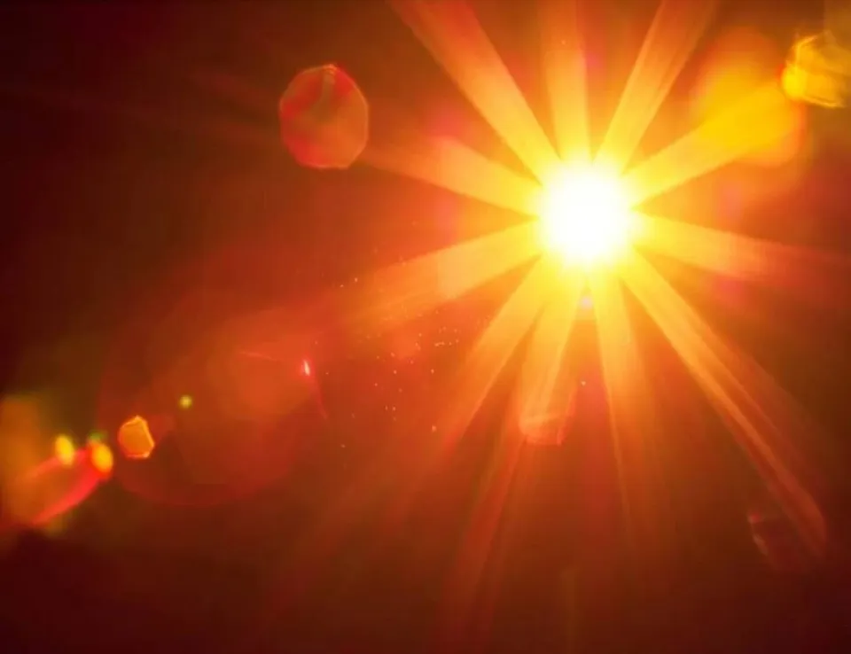 مذنب أطلس يقترب من الشمس ويستعد للظهور على الأرض مذنب أطلس يقترب من الشمس ويستعد للظهور على الأرض