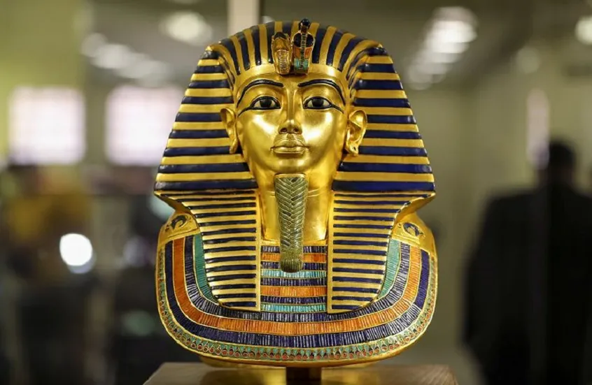 القناع الذهبي للملك بسوسنس الأول يخطف الأنظار في المتحف المصري