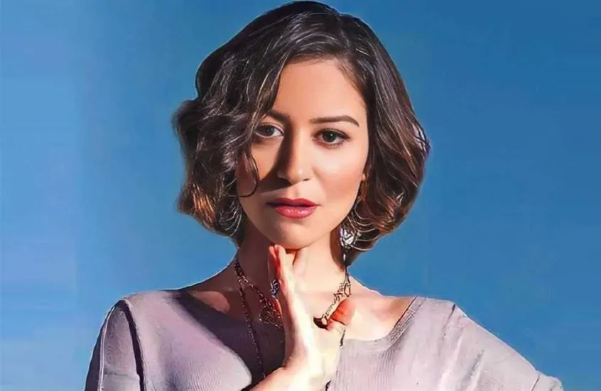 منة شلبي تحسم الجدل وتؤكد زواجها من أحمد الجنايني