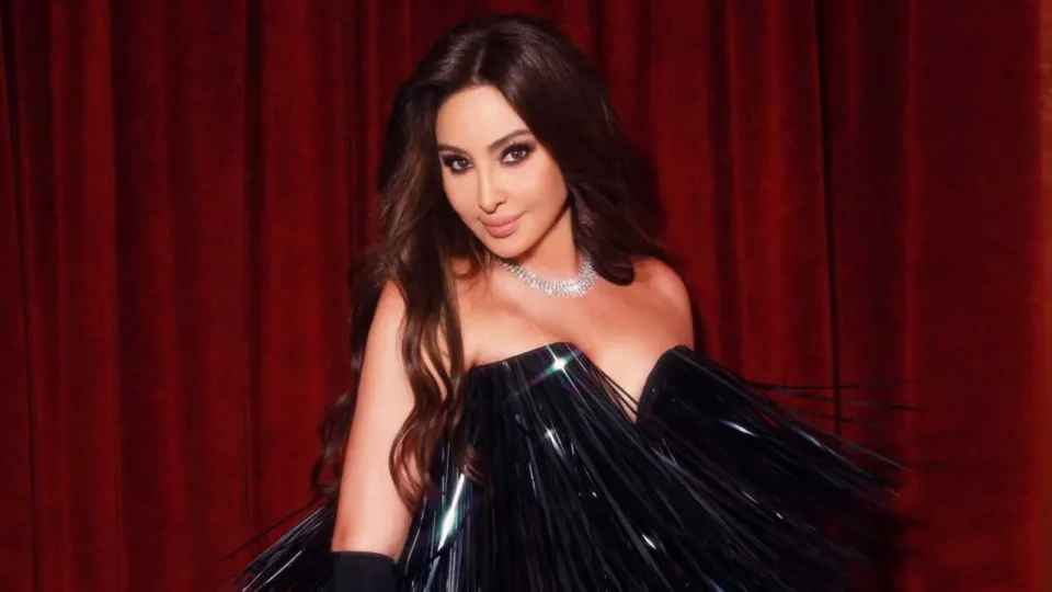إليسا تحتفل بعيد ميلادها الـ54 بإطلالات جمالية أنيقة إليسا تحتفل بعيد ميلادها الـ54 بإطلالات جمالية أنيقة