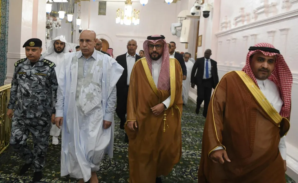 الرئيس الموريتاني يزور المسجد النبوي الشريف ويؤدي الصلاة الرئيس الموريتاني يزور المسجد النبوي الشريف ويؤدي الصلاة