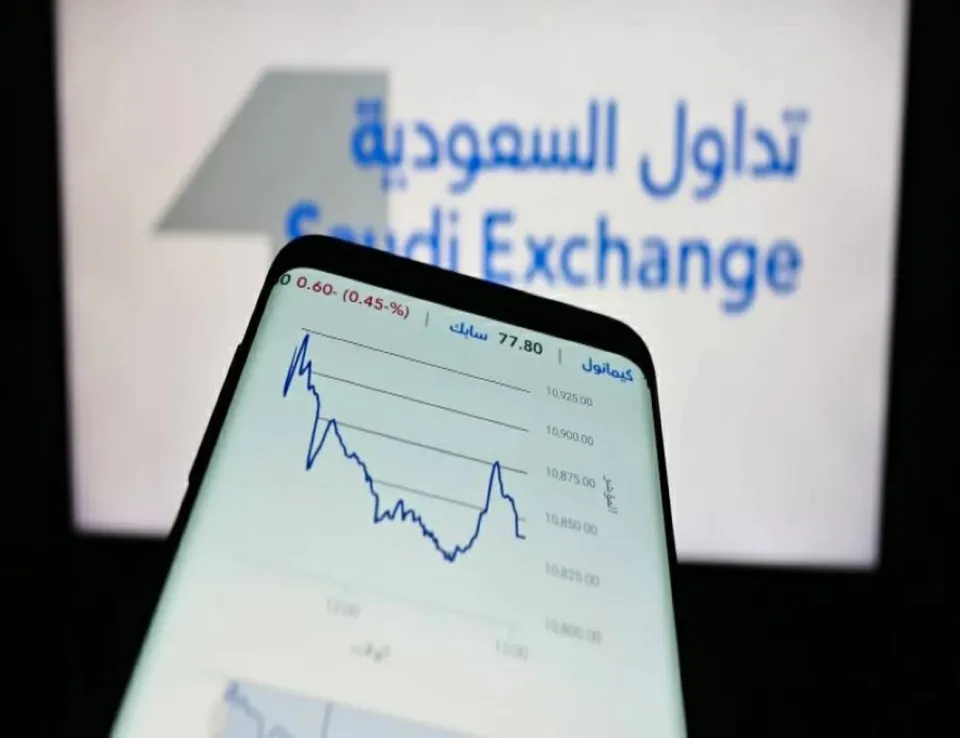 سوق الأسهم السعودي يغلق على تراجع لليوم الثالث على التوالي مع استمرار حالة الحذر بين المستثمرين