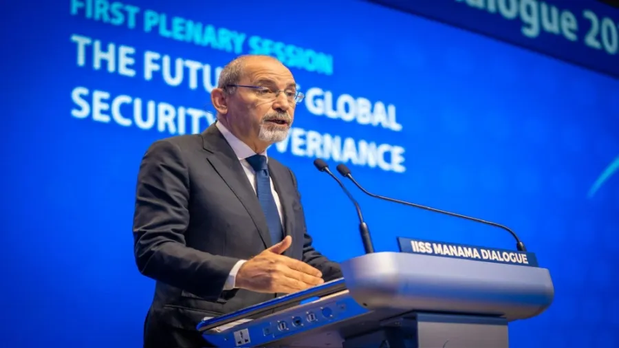 الصفدي يؤكد على ضرورة الالتزام بوقف إطلاق النار ودعم الاستقرار في غزة والضفة الصفدي يؤكد على ضرورة الالتزام بوقف إطلاق النار ودعم الاستقرار في غزة والضفة