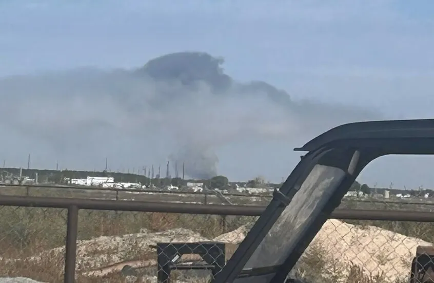 انفجار في مصفاة نفط بنيو مكسيكو ودخان كثيف يغطي سماء أرتيسيا انفجار في مصفاة نفط بنيو مكسيكو ودخان كثيف يغطي سماء أرتيسيا