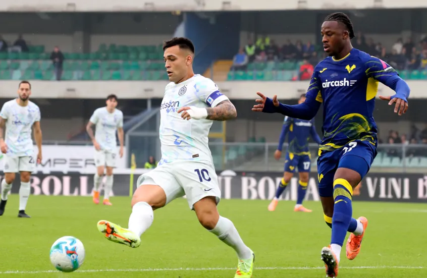 إنتر ميلان يخطف فوزاً قاتلاً من فيرونا في الوقت بدل الضائع