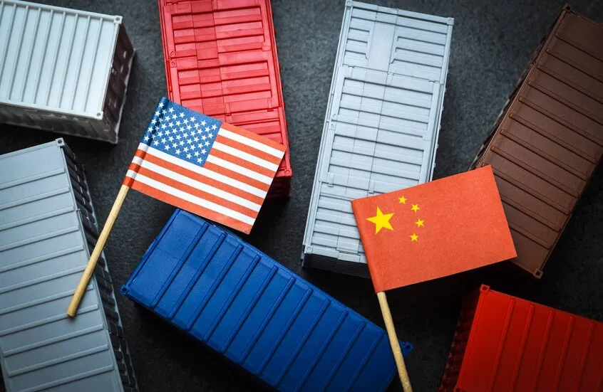 الصين تعلن تعليق الرسوم الجمركية الإضافية على السلع الأمريكية لمدة عام