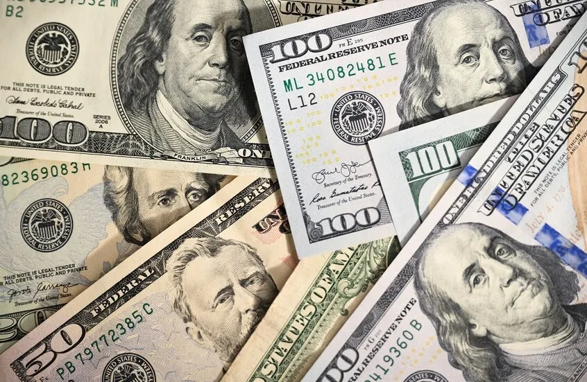 خطأ يتحول إلى ثروة.. سيدة أمريكية تفوز بـ50 ألف دولار بعد ضغطها على الزر الخطأ في اليانصيب