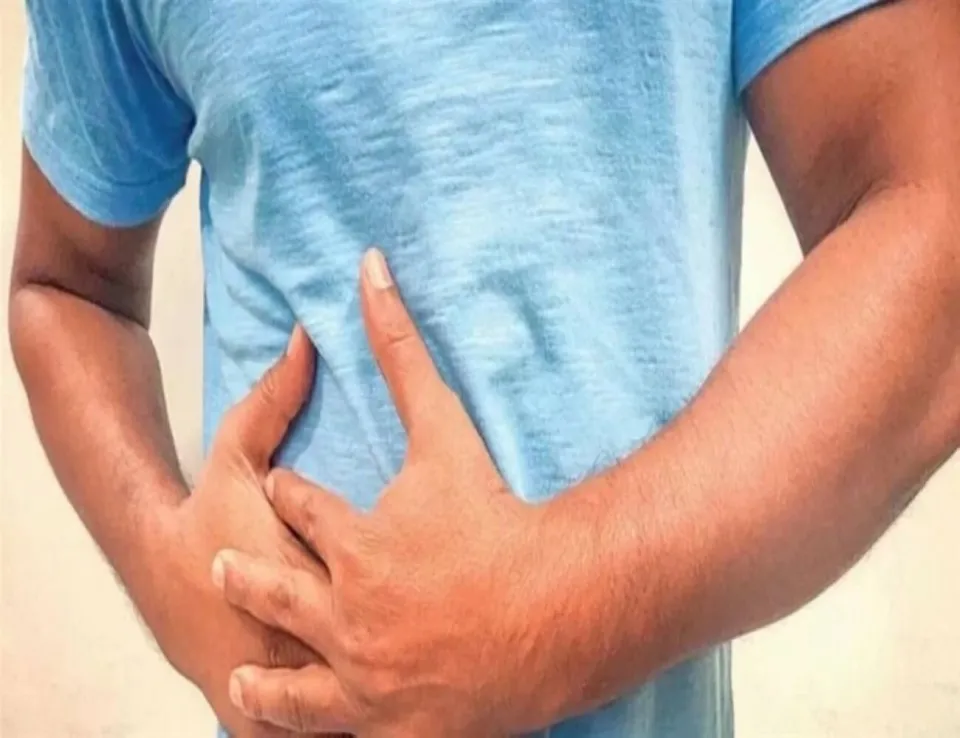 3 مشروبات ينصح بها خبير من هارفارد وستانفورد لتحسين صحة الكبد ومكافحة الدهون