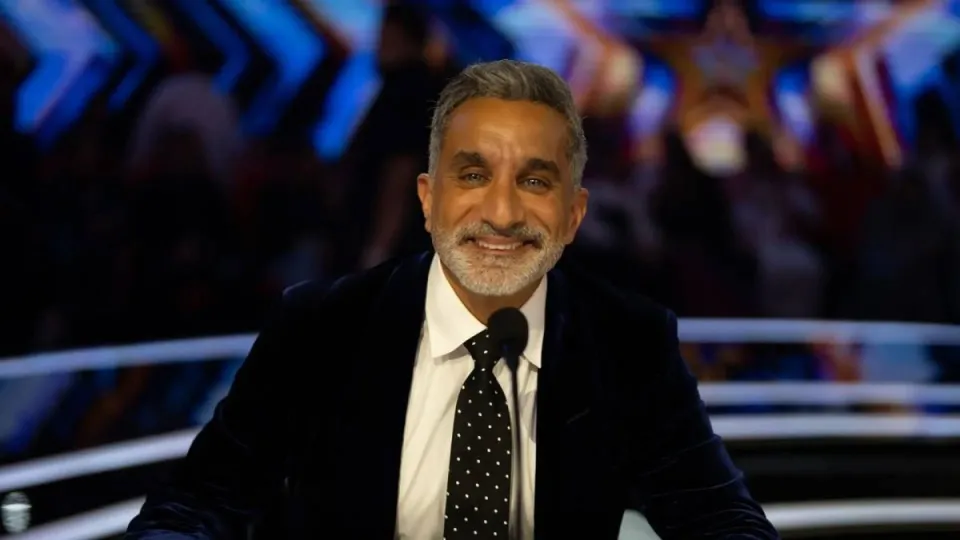 باسم يوسف يردّ على عمرو أديب بالجلباب الصعيدي بطريقة طريفة: "كنا ترند قبل الترند"