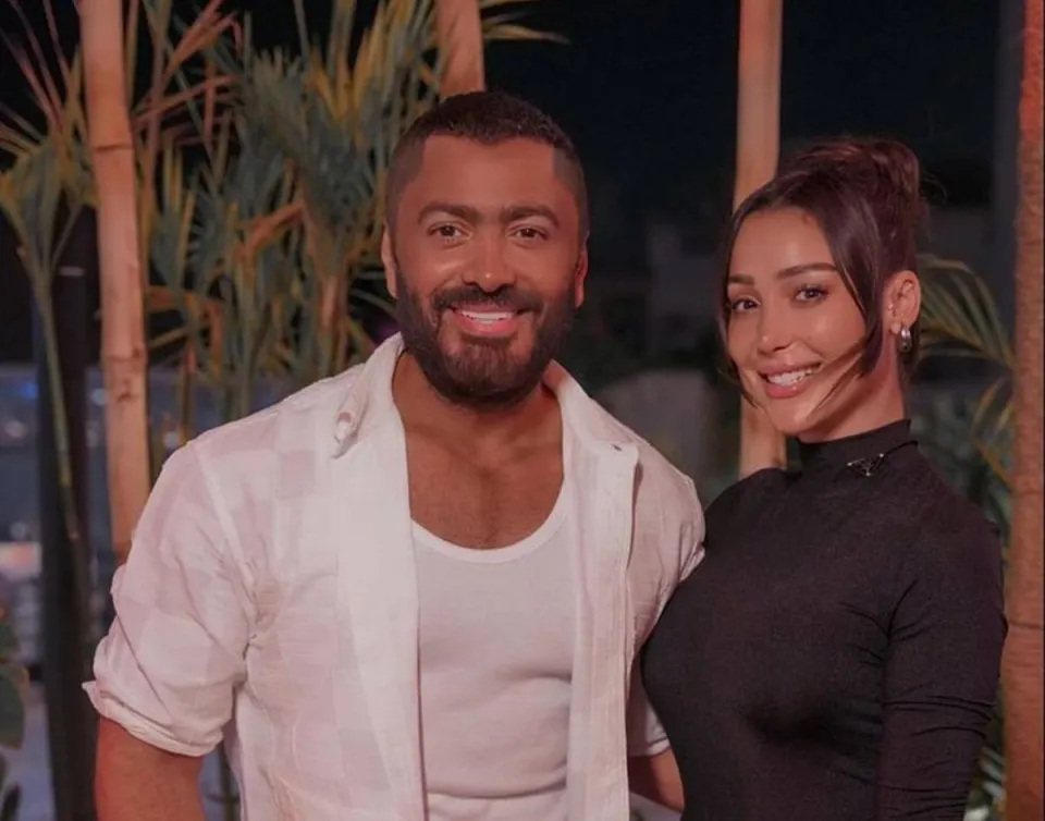 بسمة بوسيل تدعو بالشفاء لتامر حسني بعد خضوعه للجراحة