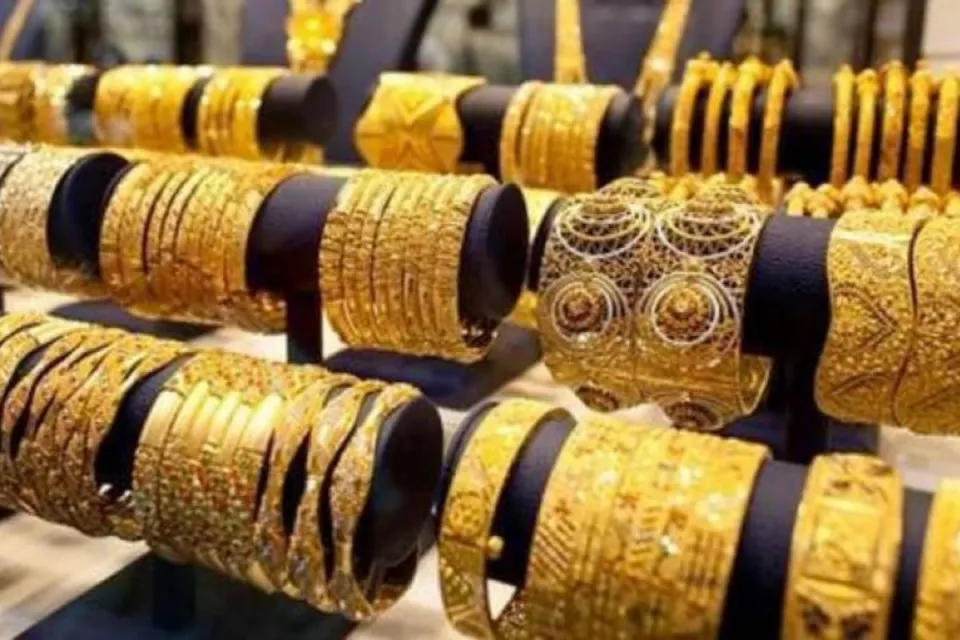 تراجع أسعار الذهب مع صعود الدولار وانحسار توقعات خفض الفائدة الأميركية