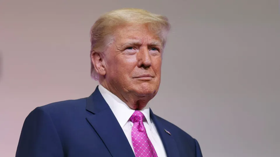 ترامب يعلن تخصيص شرائح إنفيديا المتطورة للشركات الأميركية فقط