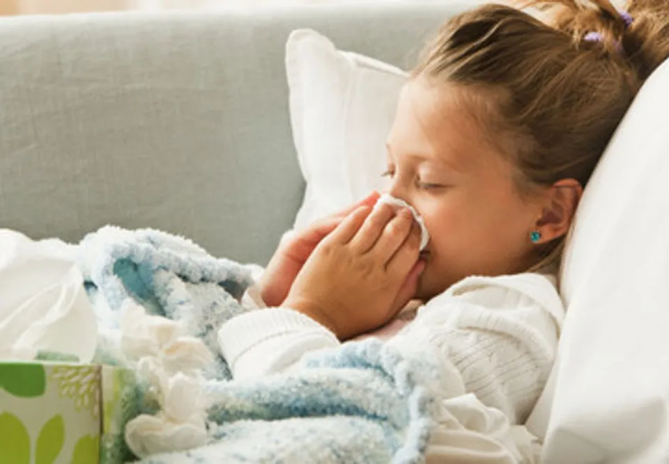 خبراء يحذرون: الطقس وهجرة الطيور وراء بداية مبكرة لموسم الإنفلونزا