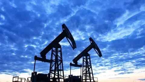 أسعار النفط تتراجع بعد استئناف صادرات نوفوروسيسك الروسية