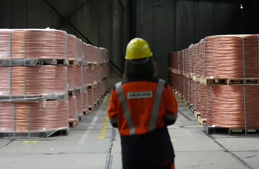 النحاس يسجّل قمة تاريخية جديدة متجاوزاً 12 ألف دولار للطن في بورصة لندن
