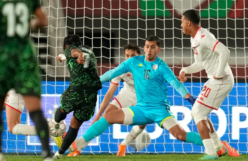 نيجيريا تُسقط تونس بثلاثية مثيرة وتبلغ ثمن نهائي كأس أمم إفريقيا